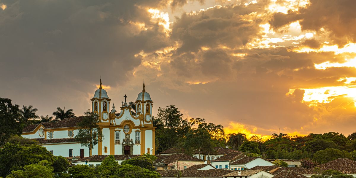 Passeios em Minas Gerais: Alugue uma Van e Explore as Belezas Naturais